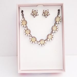 • Vintage Jewelry Necklace & Earring Set •